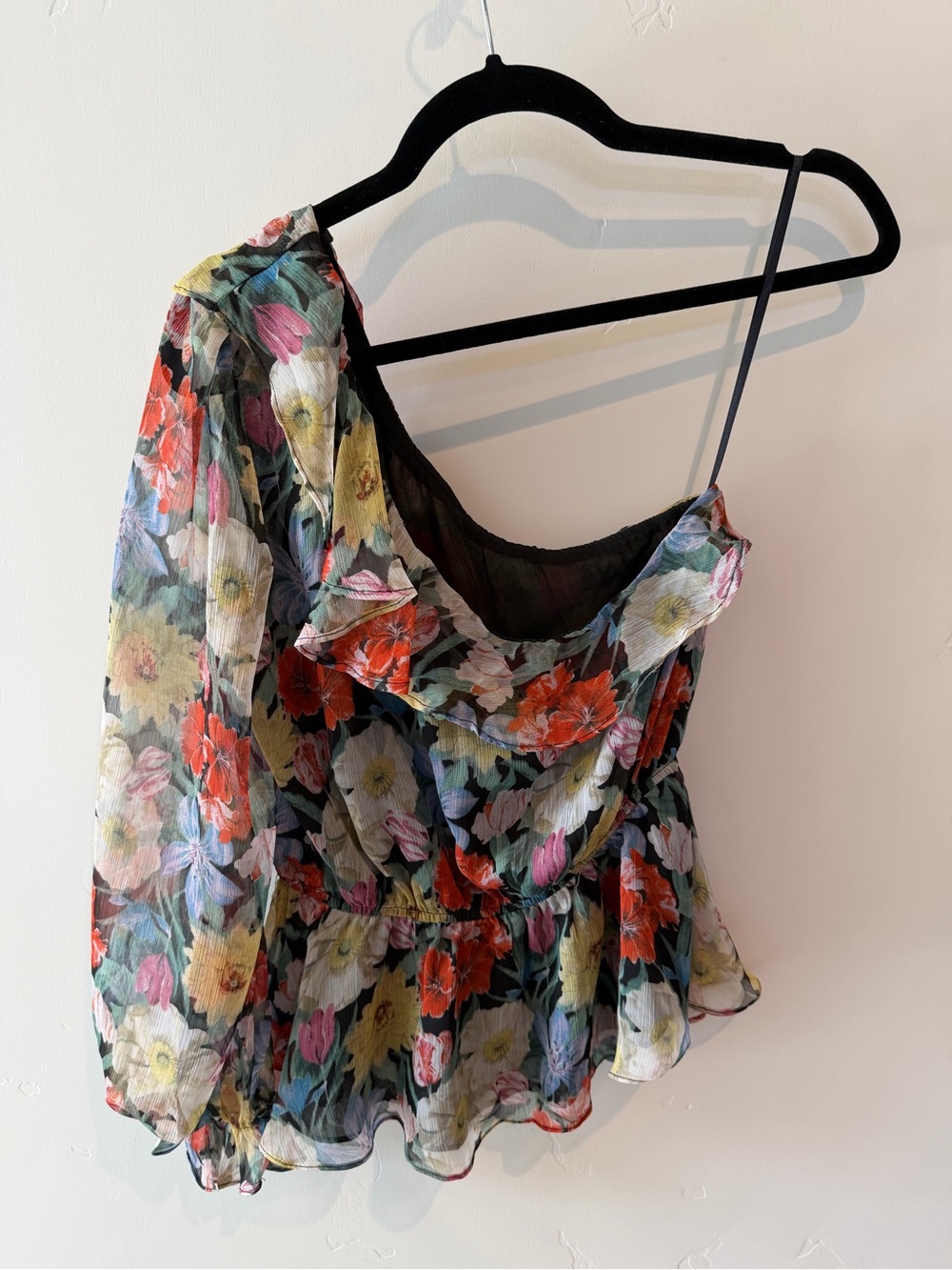 Aakaa Black One-Shoulder Floral Ruffle Peplum Top